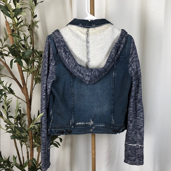 Free People Blue Denim Jacket with Knit Sleeves Mixed Media Sz M (O1) - Picture 8 of 9